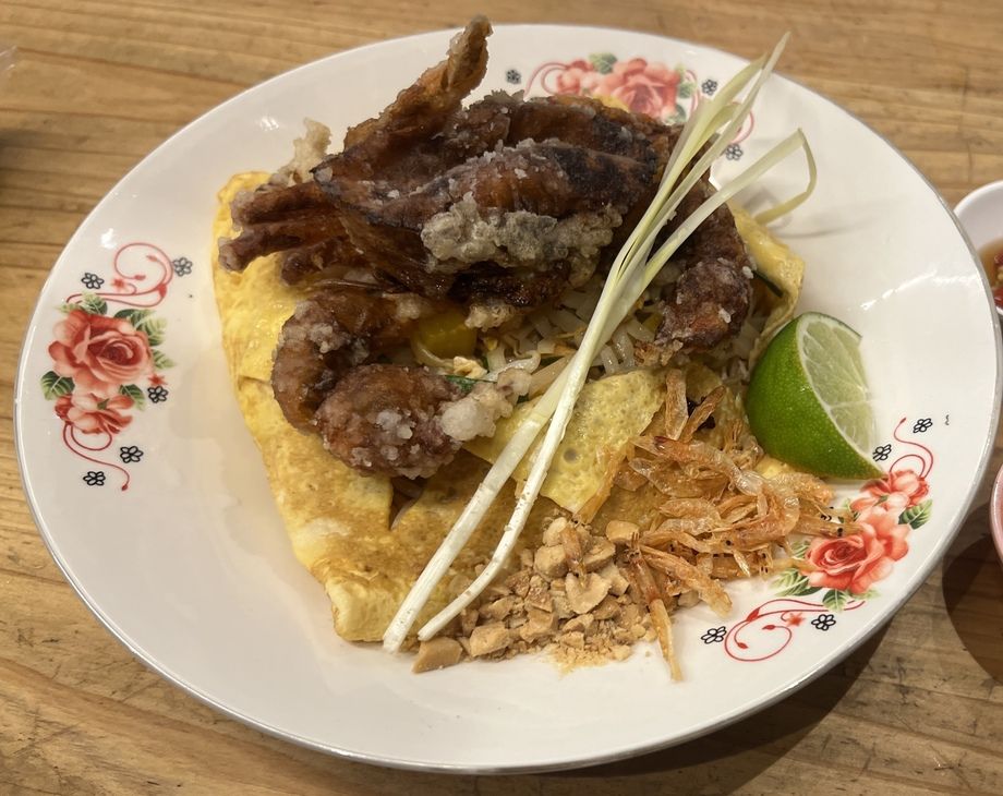 【リニューアル】名物！旬野菜とカニと黄ニラのパッタイ！