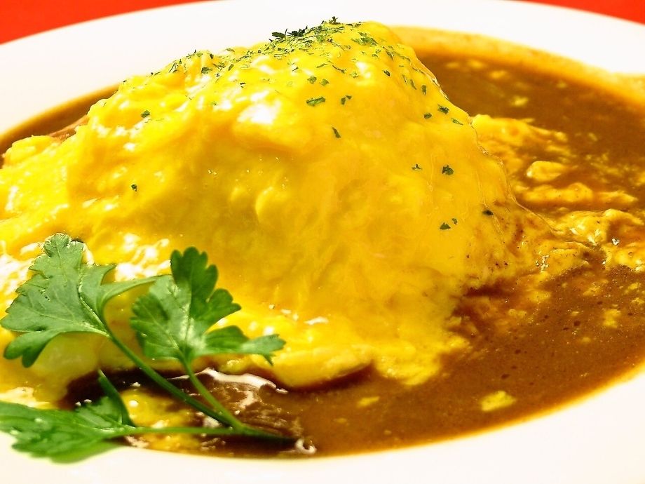 ふわトロオムライス　（トマトケチャップorデミソース）（700円）