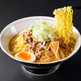 自家製ラムそぼろ　コク旨焦がし　味噌ラーメン