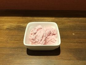 本日のアイス（ストロベリーラクト）