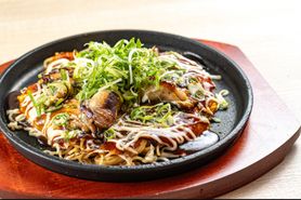 廣久スペシャル（カキ・ネギ・チーズ・エビ・イカ・アサリ）