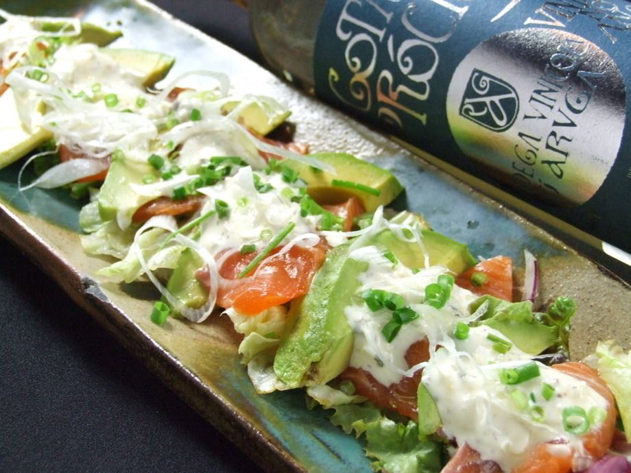 サーモンとアボカドのタルタル