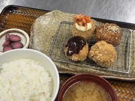 米粉ざくざくチキン定食(こってり４種盛)