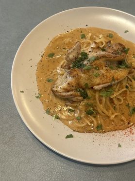 【当店オリジナル】グリルチキンのステーキソースパスタ