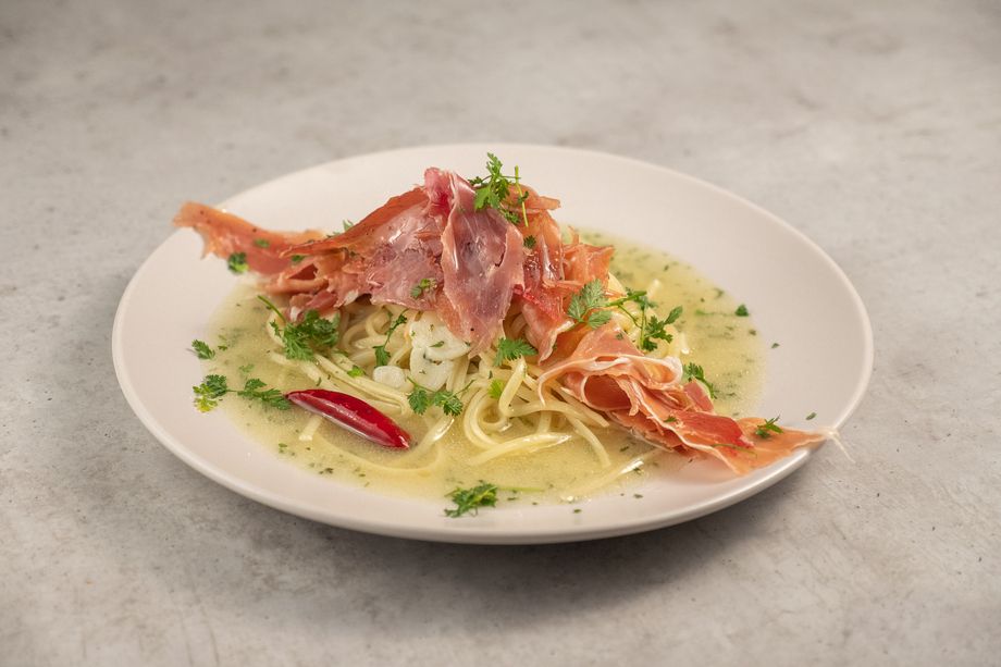 スペイン産生ハムの和風ペペロンチーノ