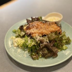グリルチキンのシーザーサラダ