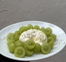 【シャインマスカット】季節のフルーツとブラータチーズ