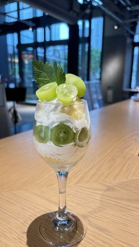 【シャインマスカットの季節！】季節のフルーツのデザートパフェ