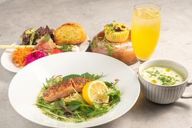 グリルサーモンとほうれん草クリームのパスタ　コース