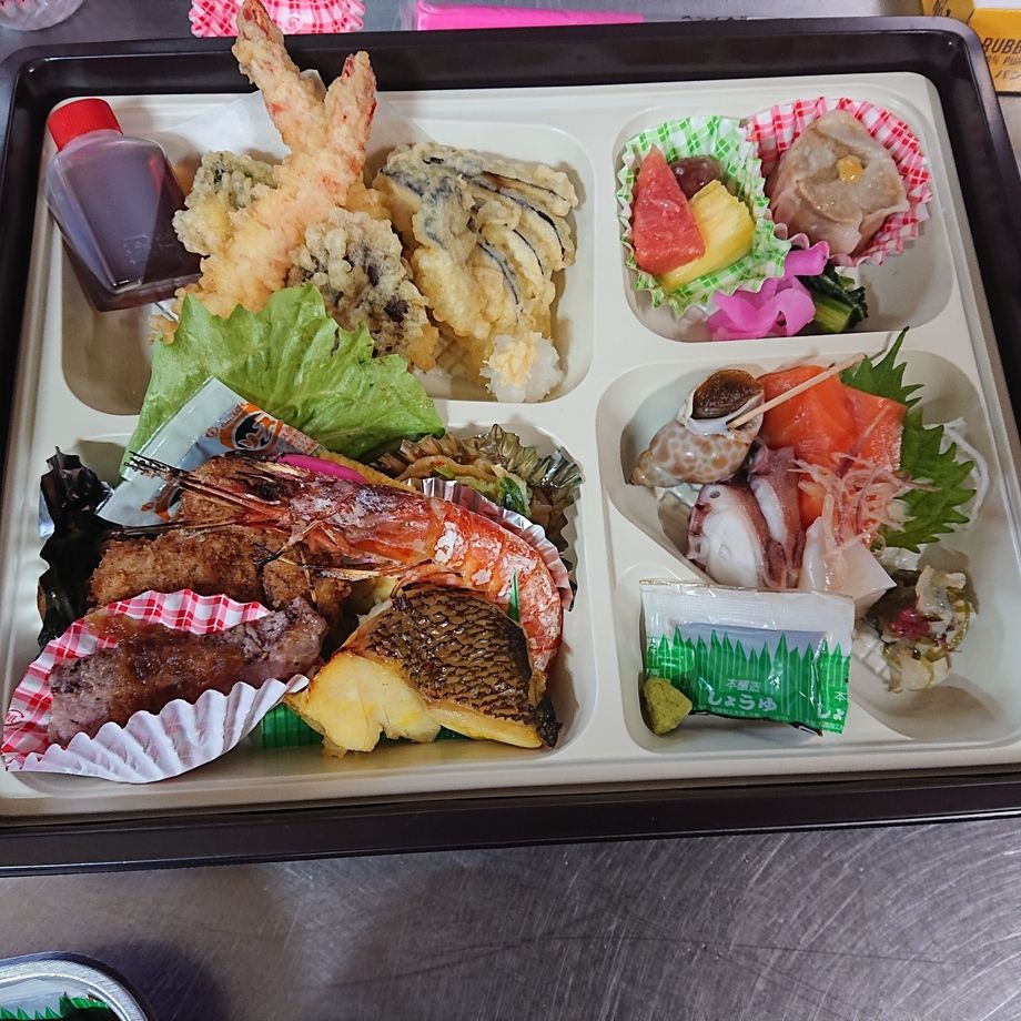会席弁当