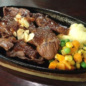 サイコロステーキ鉄板焼き