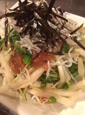 梅肉とジャコのサラダ