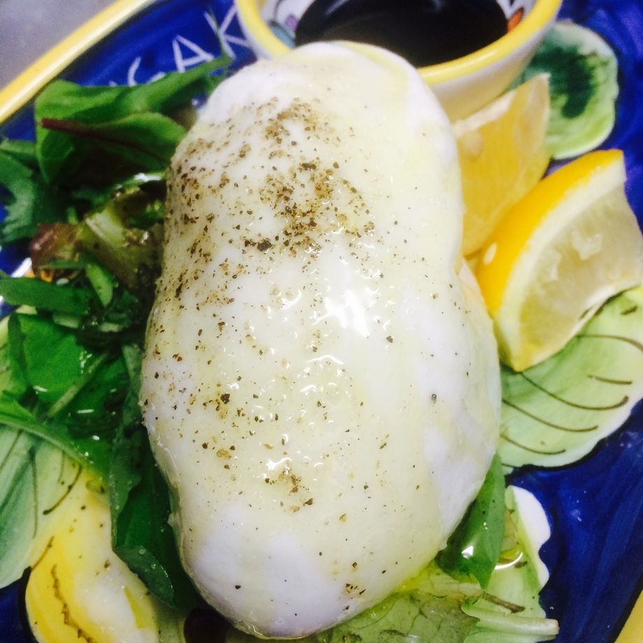 南イタリア名物『ブッラータ』生のモッツァレラチーズ