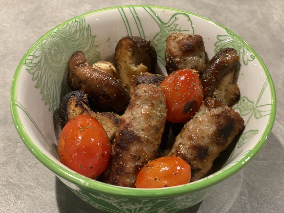 アメリカンソーセージとキノコソテー（980）