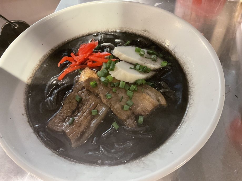 イカ墨沖縄そば