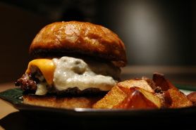 ゴルチェモッツァバーガー