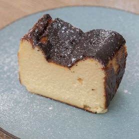 【イートイン限定】バスクチーズケーキ（プレーン）