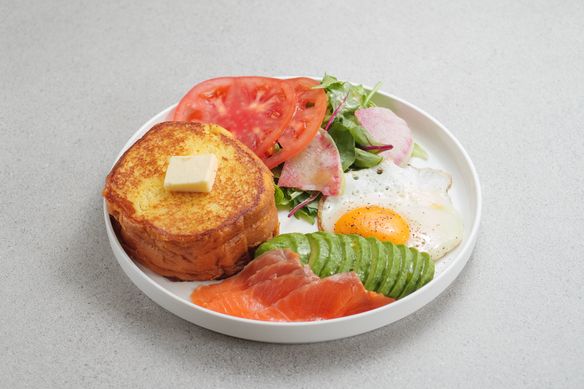 サーモンとアボカドのフレンチトースト