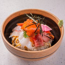 お昼の海鮮丼セット
