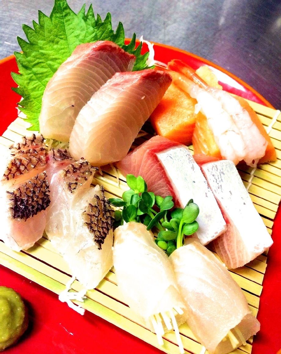 『市場直送‼︎鮮度抜群』                               お刺身の盛り合わせ（980円）