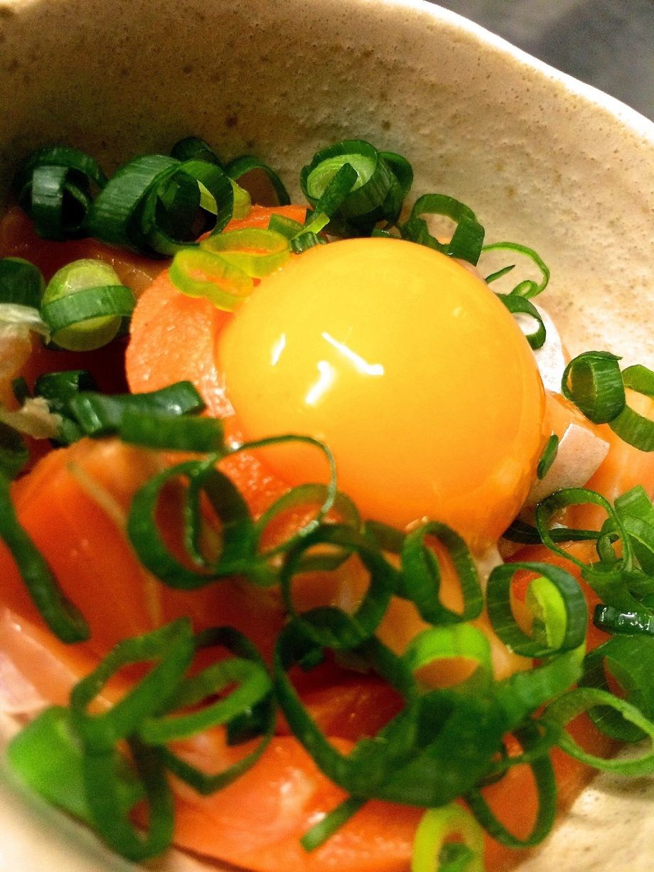 『韓国風‼︎』サーモンユッケ（500円）