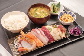 🉐オススメ‼️ 旬のお刺身定食🉐【数量限定】
