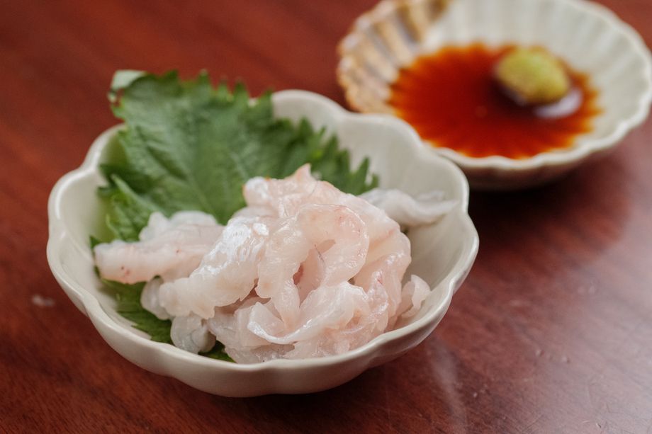 早い者勝ち‼︎「超希少」真鯛のえんがわ刺し