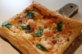 梅田店限定パイピザ　海老の明太子ソース