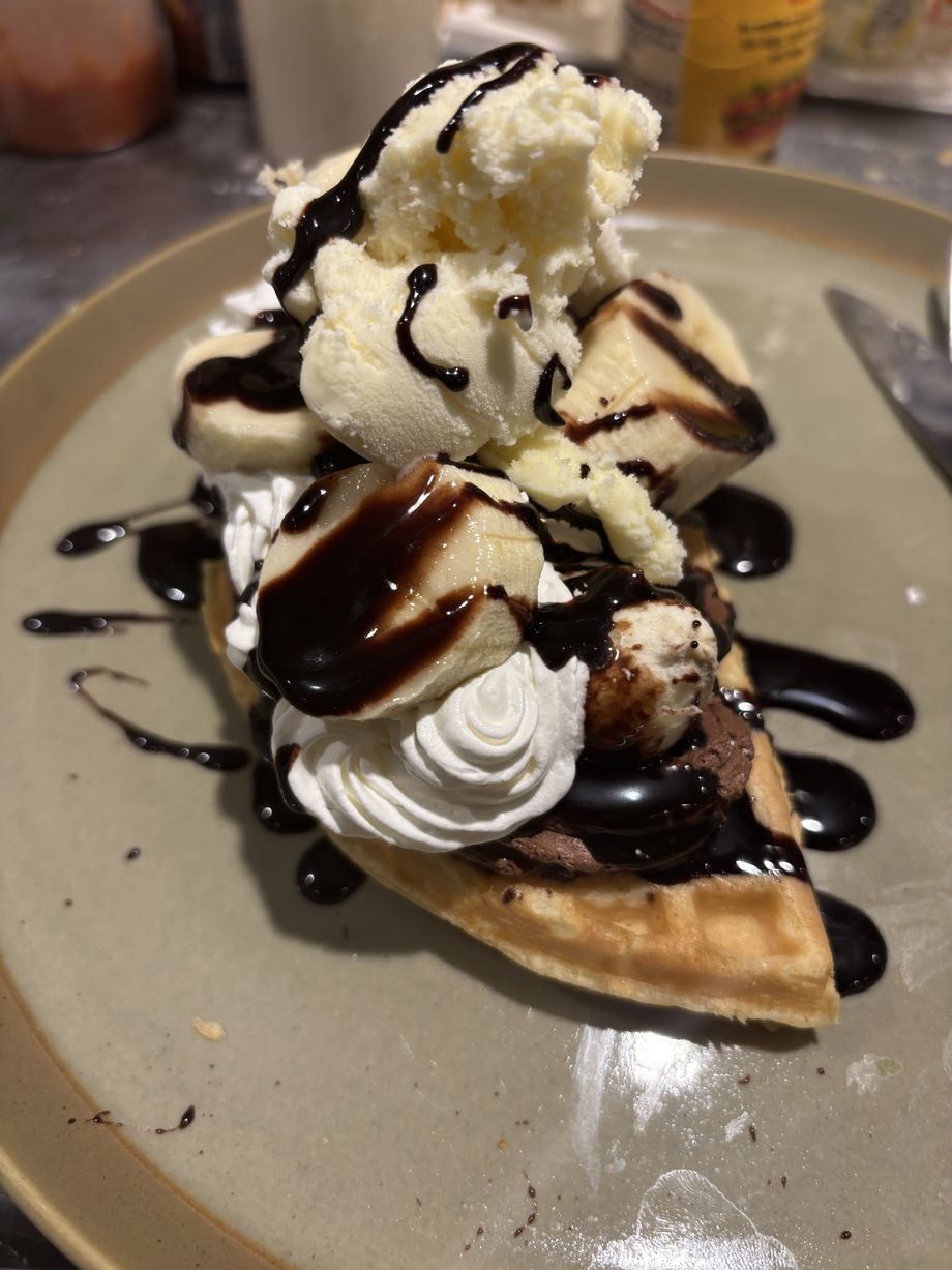 チョコバナナアメリカンワッフルケーキハーフサイズ‼️