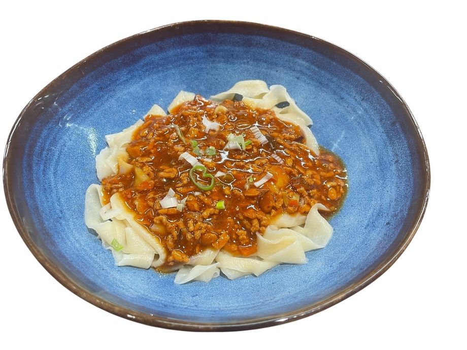 みそ肉のあんかけビャンビャン麺(炸酱麺)