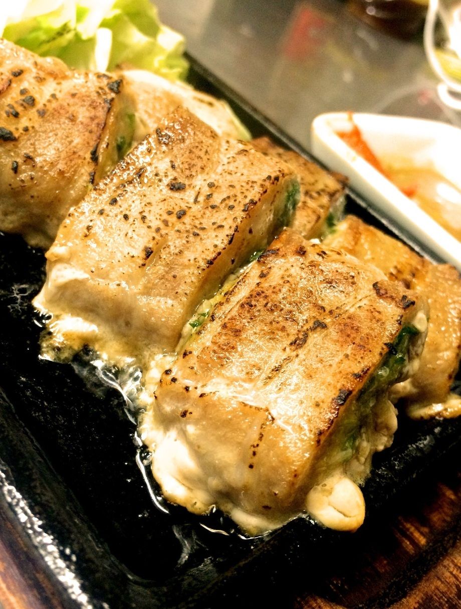 『大人気‼︎当店にしかない‼︎』肉巻き餃子（450円）