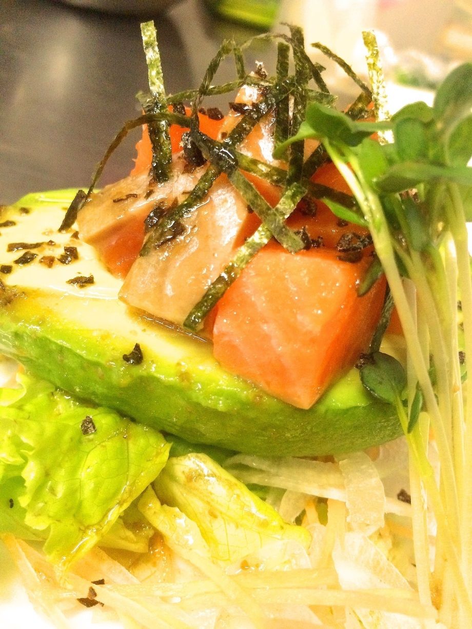 『鮮度抜群』鮮魚とアボカドサラダ（680円）