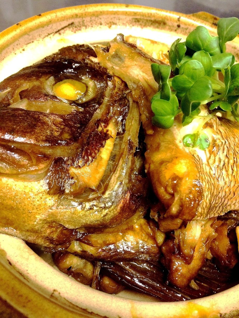 『旨出汁の』鯛のあら炊き（580円）