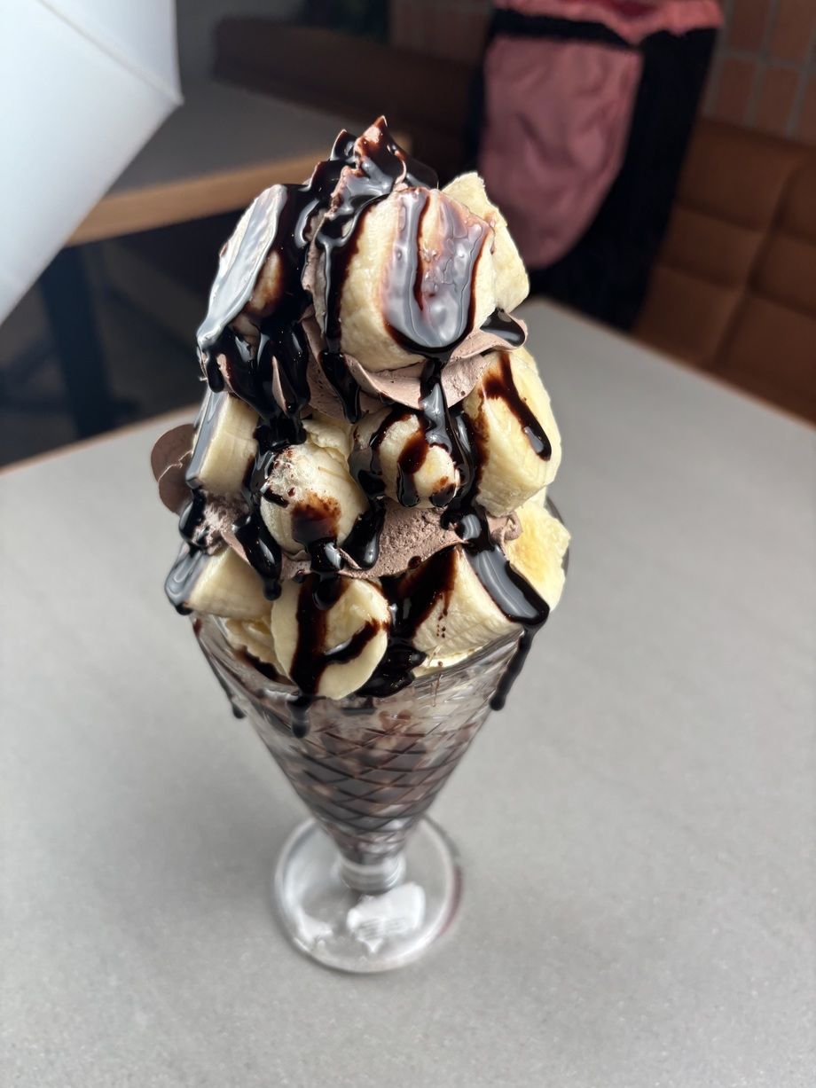 アメリカンサイズのチョコバナナパフェ🍌