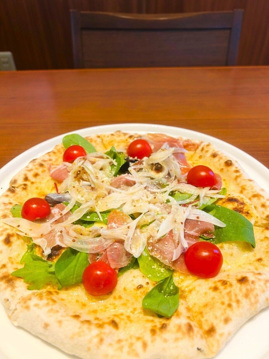 生ハムとフレッシュ野菜のピッツアセット