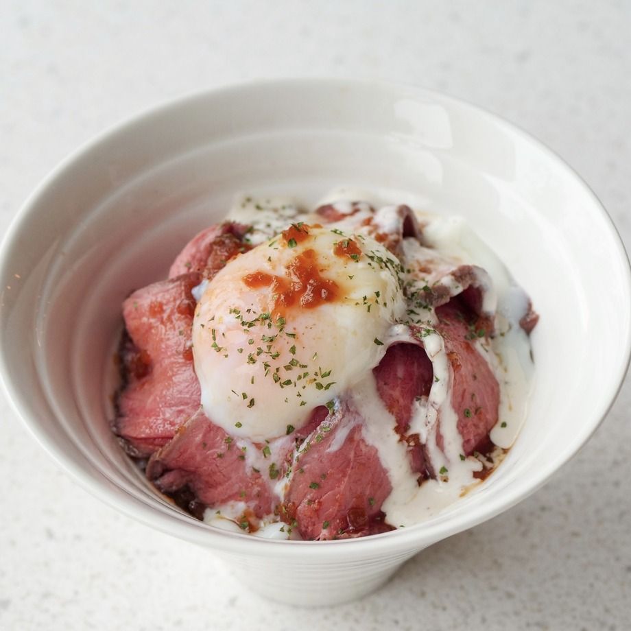 シャリアピン　ローストビーフ丼
