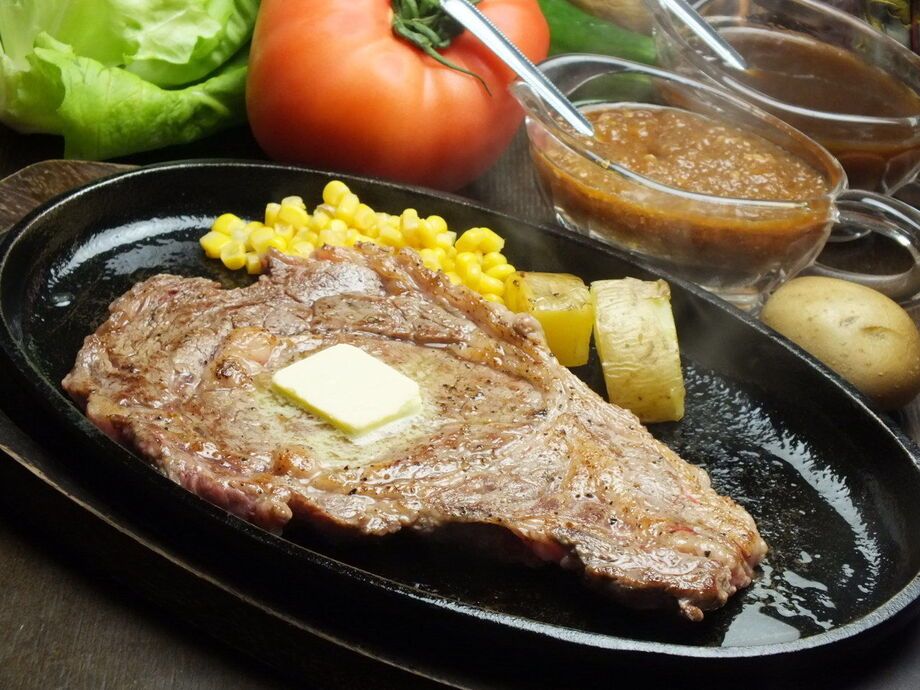 ランチステーキ　ライスorパン付き　ライス大盛り無料（１２００円）