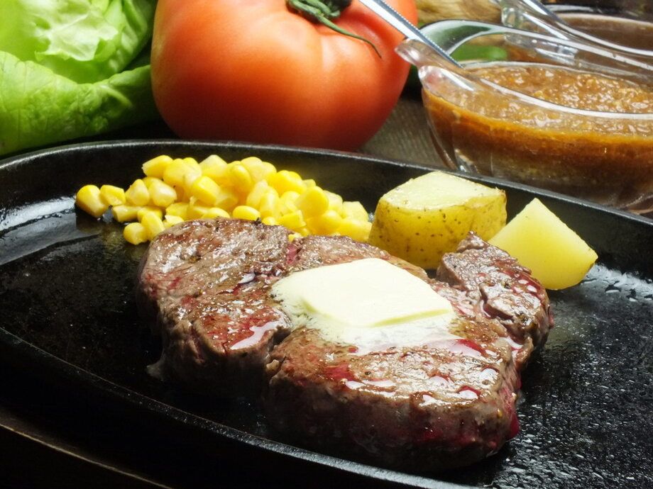 フィレステーキ(ランチ)　ライスorパン付き　ライス大盛り無料（１５００円）