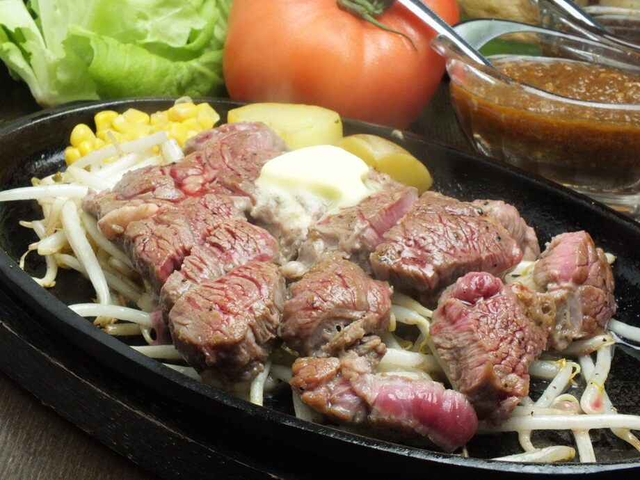 学生ステーキ(ランチ※要学生証提示)　ライスorパン付き　ライス大盛り無料（９８０円）