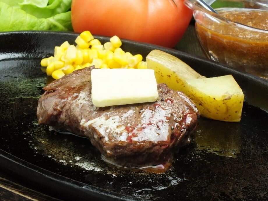 レディースセット(ランチ)セット内容：肩ロースステーキ150ｇ＋コンソメスープ＋サラダ＋ワンドリンク＋デザート　　ライスorパン付き　ライス大盛り無料（１０００円）