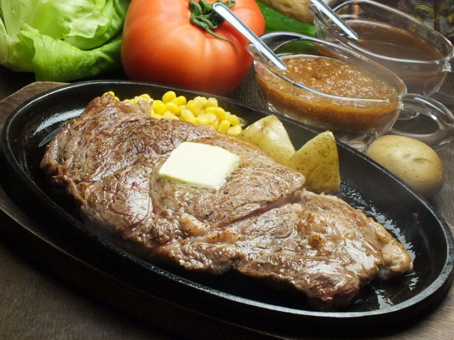 リブロース４５０ｇ　ライスorパン付き（３０００円）