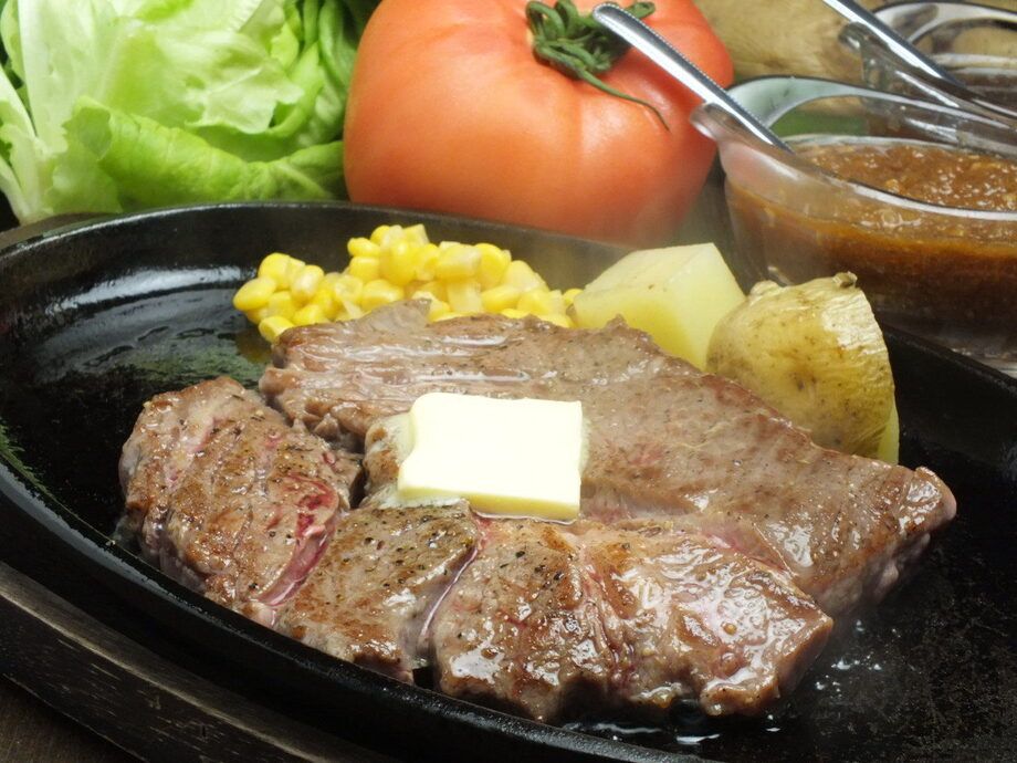 肩ロース３００ｇ　ライスorパン付き（１８００円）