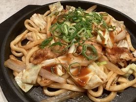 味噌ダレ牛ホルモン焼きうどん