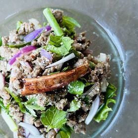 鶏挽肉のスパイシーハーブ和え