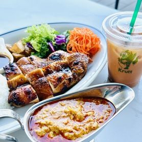 ポンカリー＆ガイヤーンプレート　タイミルクティー付