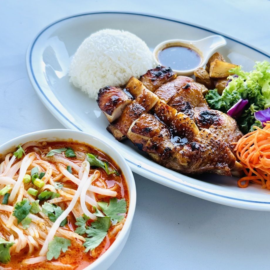 ミニトムヤムヌードル＆ガイヤーンプレート（1600）