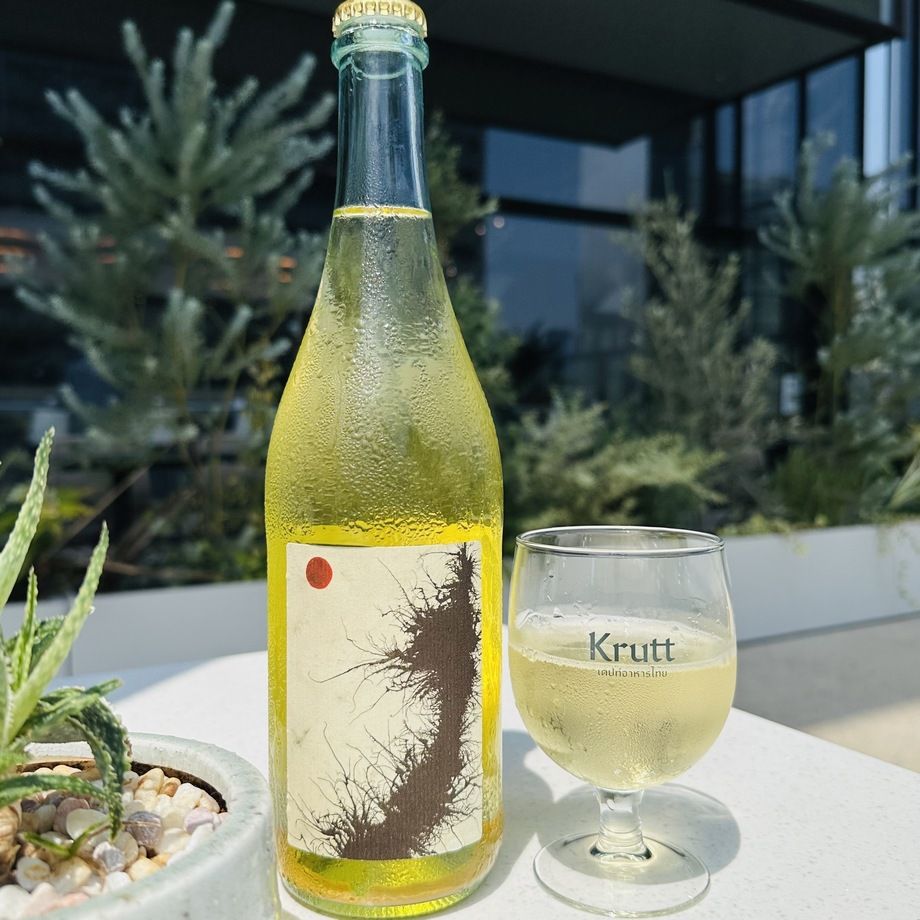 白・微発泡：マリア・ボルトロッティファレスタ　ピニョレット（6800）