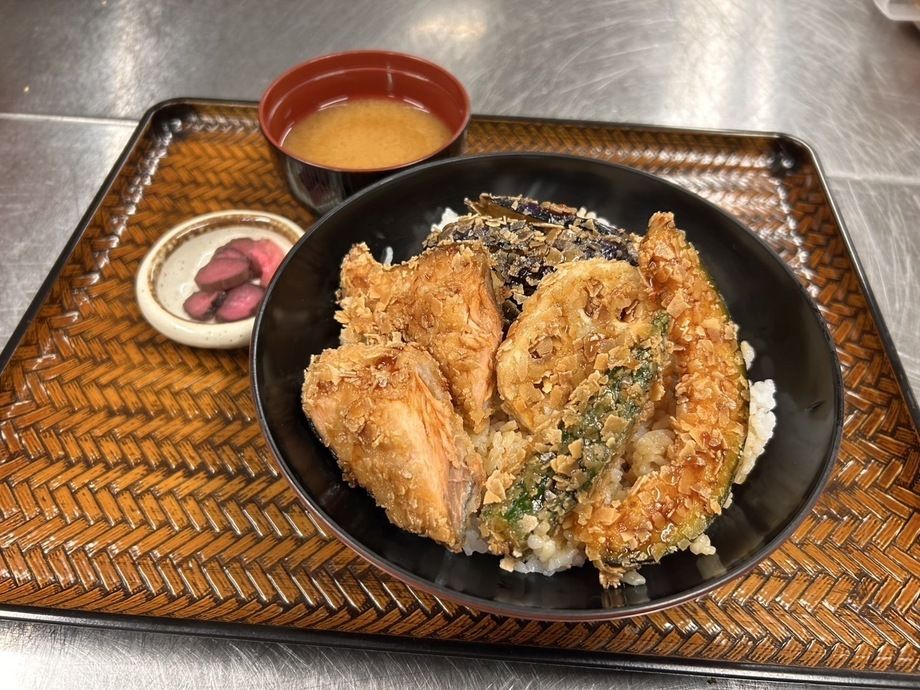 「丼」北海道しゃけ米ぷら丼