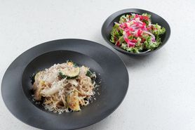 八幡平マッシュルームと杜仲茶ポークのクリームパスタ