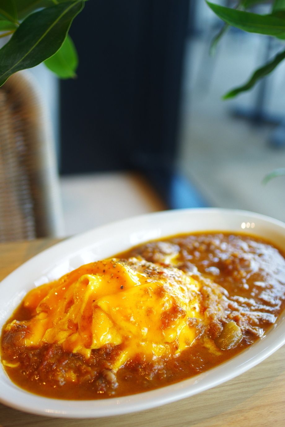 名物　半熟オムライス　ビーフシチューソース　サラダ付き